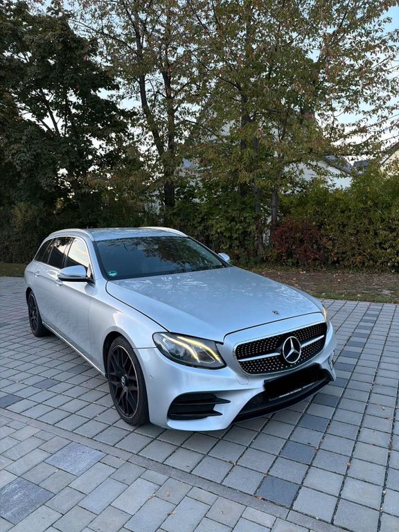 Image of Mercedes-Benz E 220