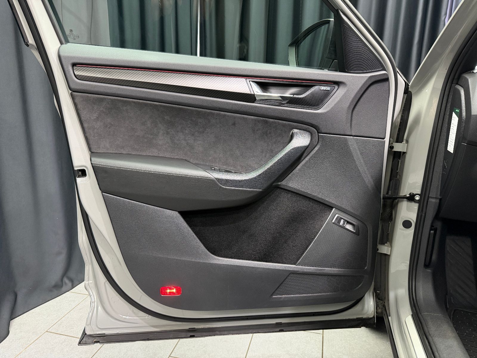 Fahrzeugabbildung SKODA Kodiaq Sportline 4x4 |7-SITZER|AHK|CANTON|NARDO