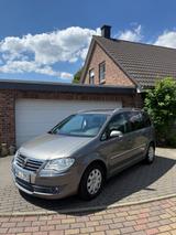Volkswagen VW Touran 2.0 TDI 140 PS gepflegt - Volkswagen Touran 140 ps mit Diesel-Antrieb