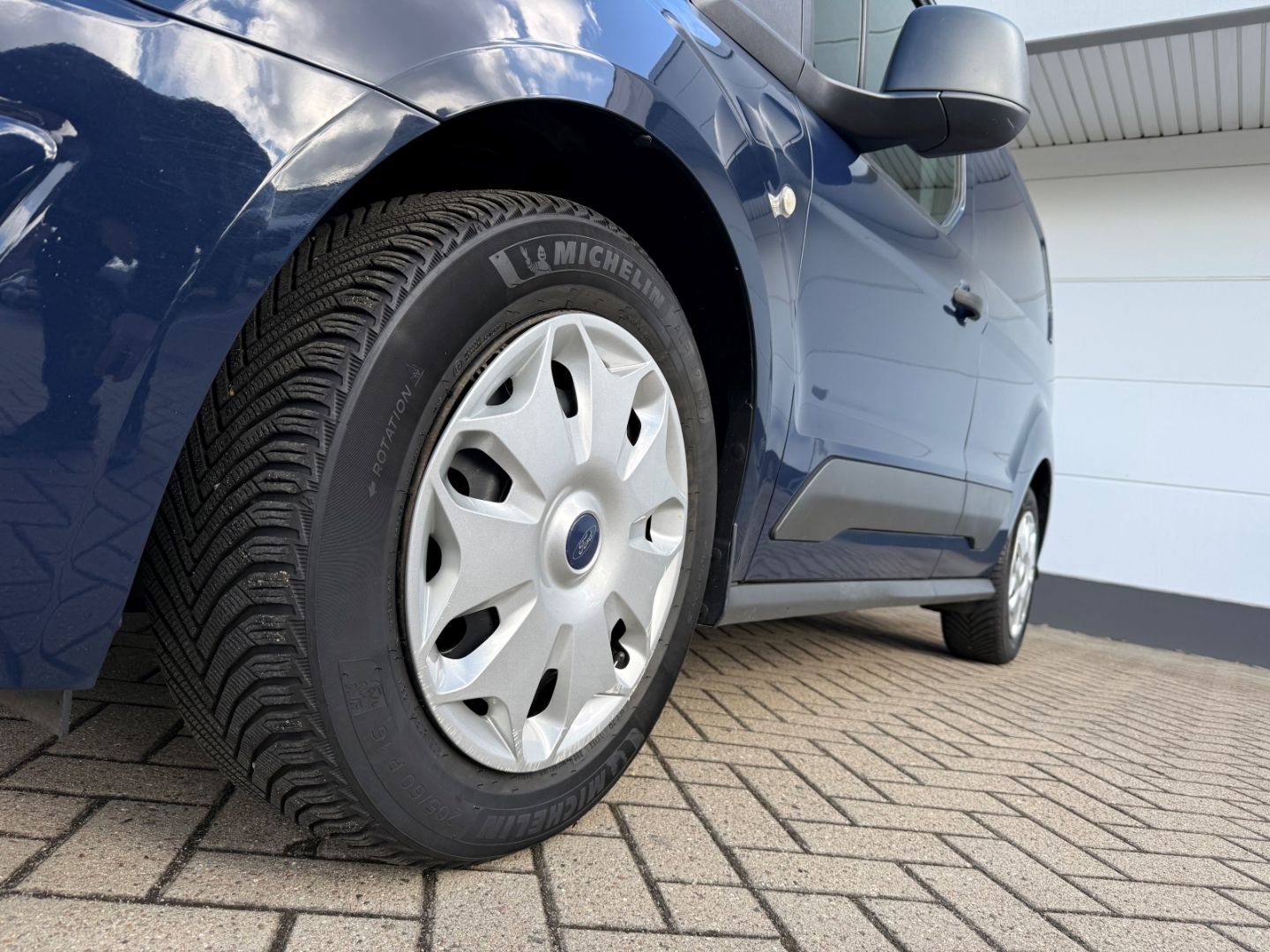 Fahrzeugabbildung Ford Transit Connect Kasten Trend AHK  Regalsystem PD