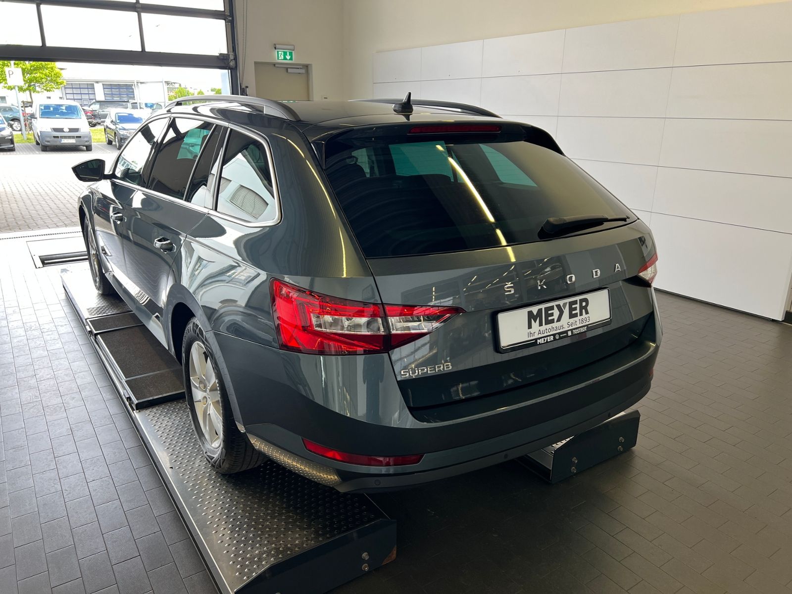 Fahrzeugabbildung SKODA Superb Combi Ambition 1.5 TSI *LED, Climatronic,