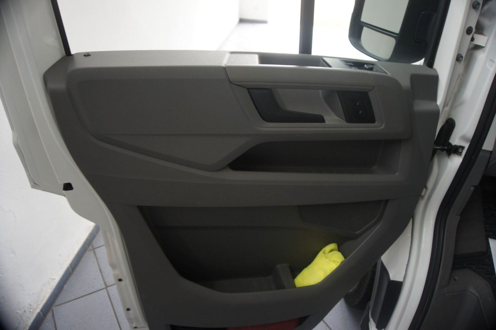 Fahrzeugabbildung Volkswagen Crafter Pritsche Pritsche 35 DOKA KLIMA AHK