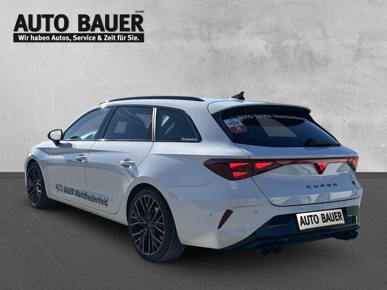 Fahrzeugabbildung CUPRA Leon Sportstourer VZ 2.0 TSI 333 PS DSG 4Drive - mit KI generiert/bearbeitet