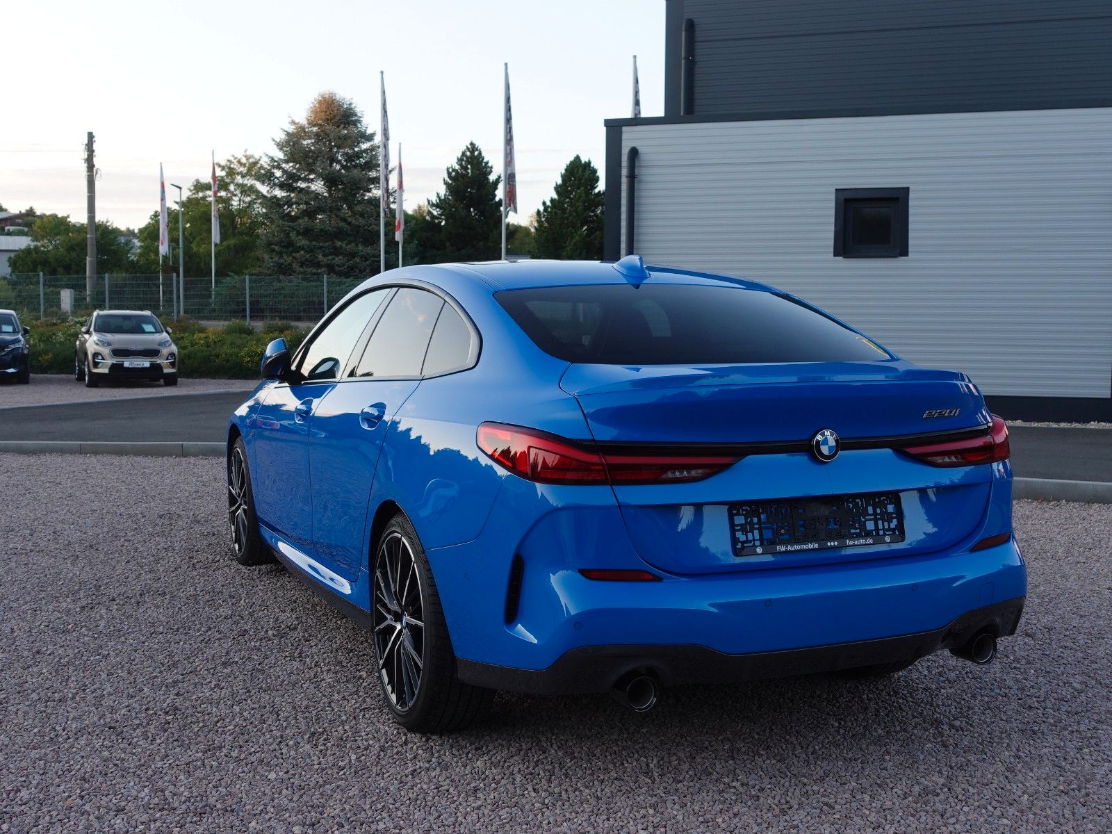 Fahrzeugabbildung BMW 220i Gran Coupé M Sport LED/HUD/Pano/HarmanKard.