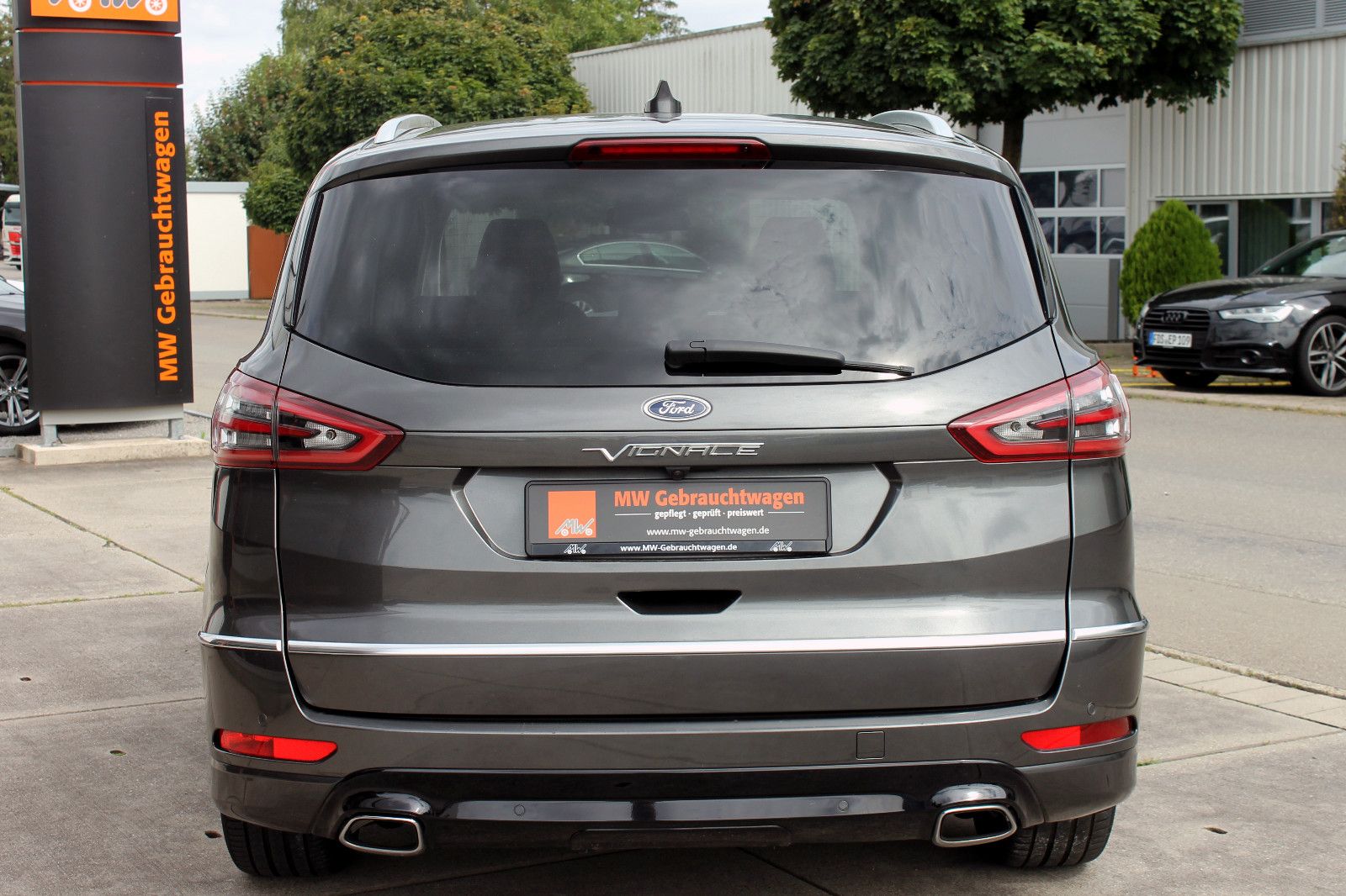 Fahrzeugabbildung Ford S-Max Vignale 2.0 7-Stz. LED 360° ACC AHK SHZ BT