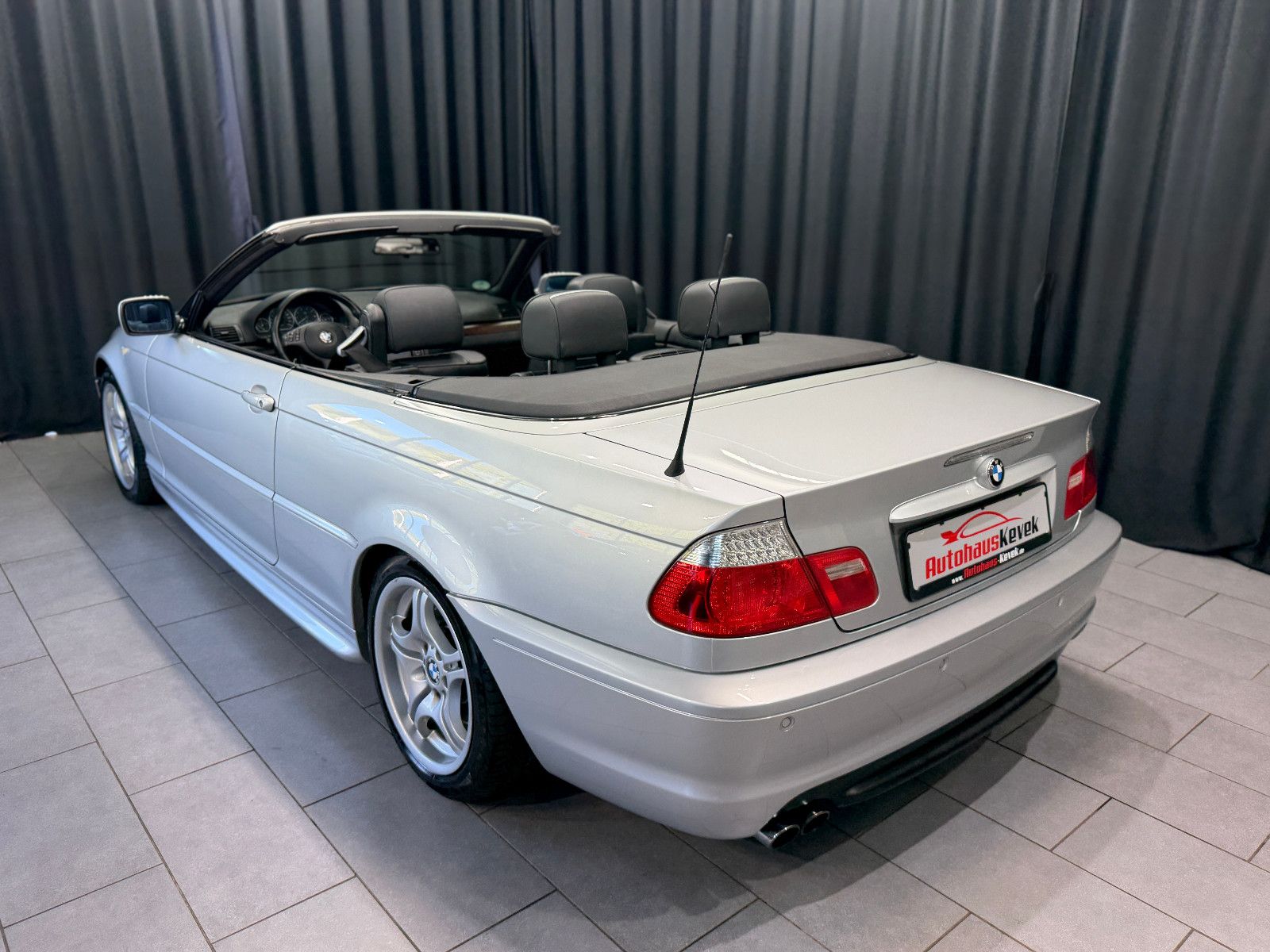 Fahrzeugabbildung BMW 330Ci|M-PAKET 2|HIFI|PDC|NAVI|LCI