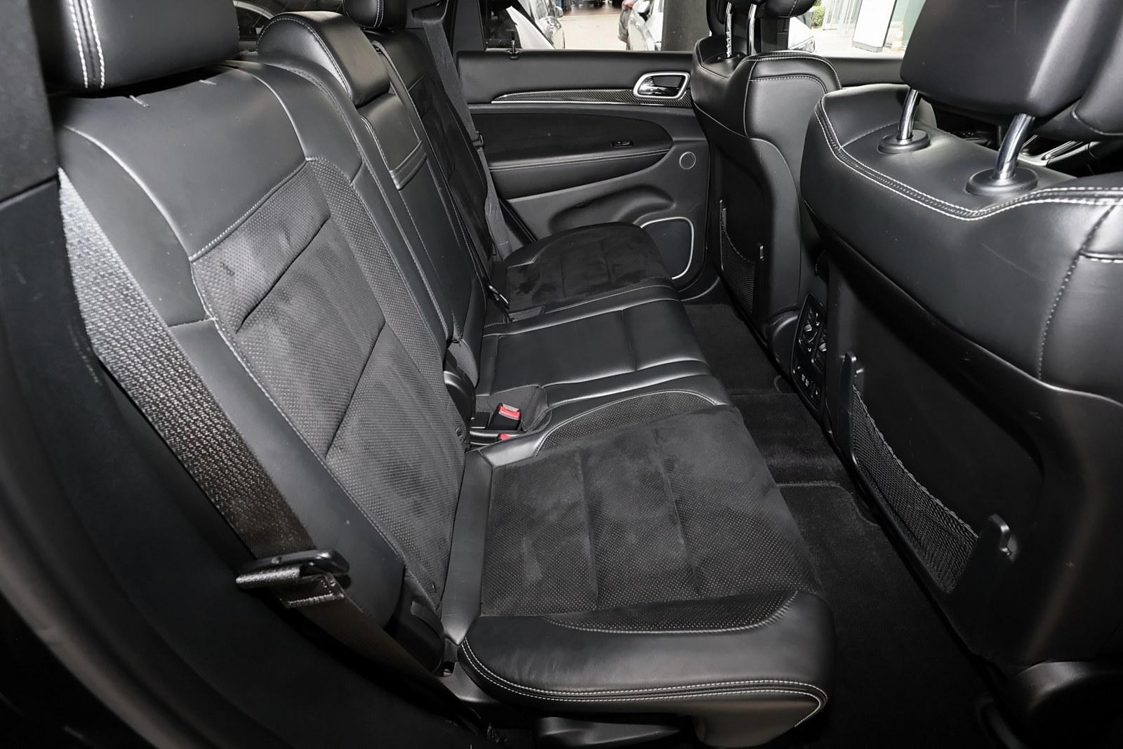 Jeep Grand Cherokee 6.4 V8 SRT | 468 ch | BVA | Toit panoramique | Sièges ventilés | Harman Kardon | Caméra de recul | Freins Brembo