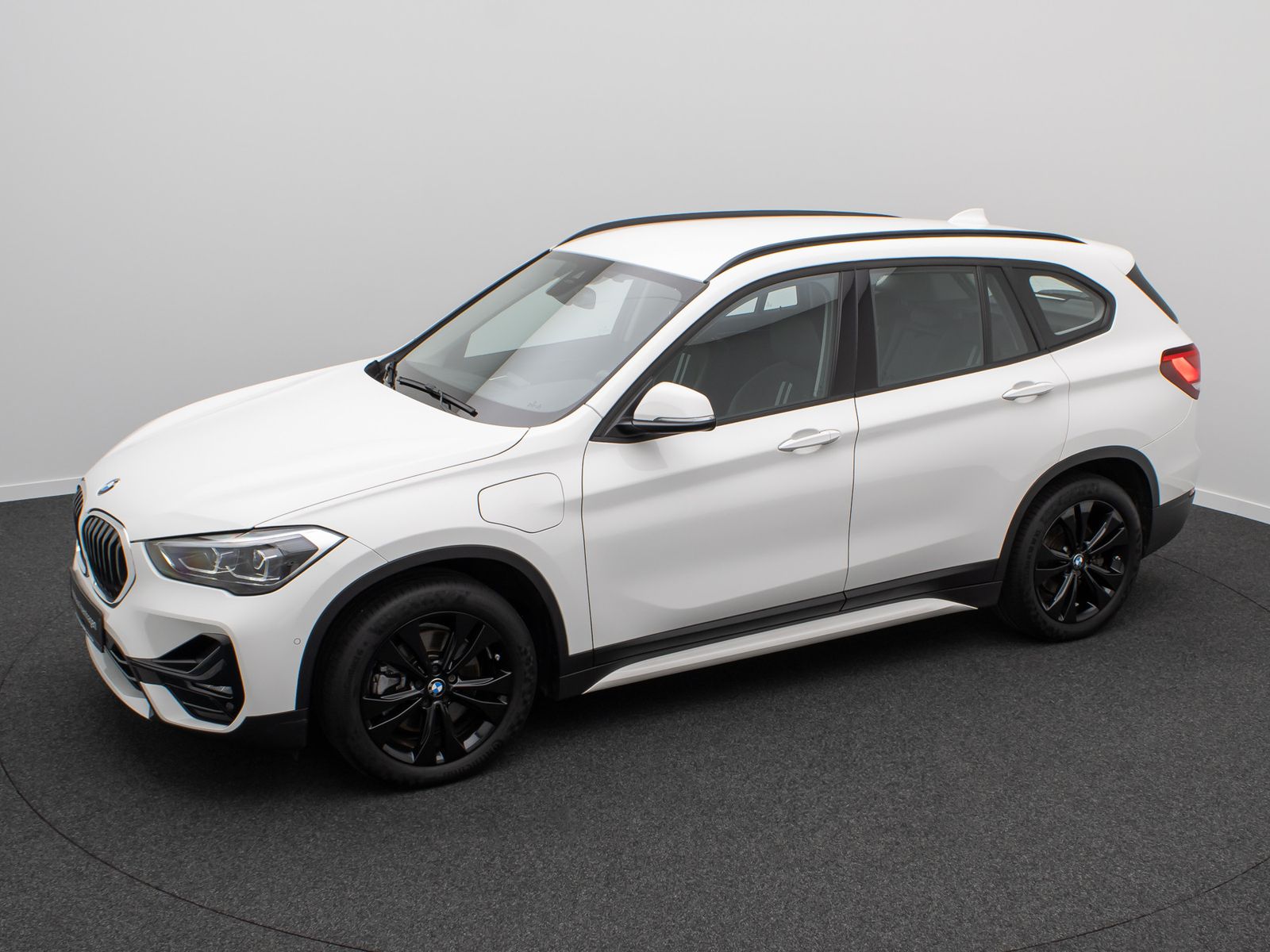 Fahrzeugabbildung BMW X1 xD25e Sport Line ParkAss DAB Navi LED 18Zoll