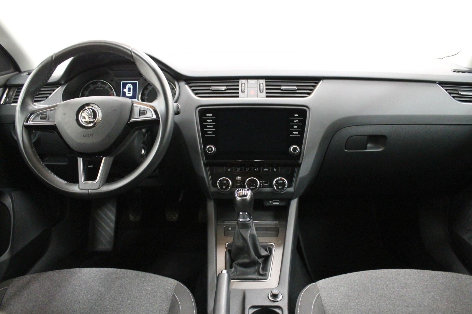 Fahrzeugabbildung SKODA Octavia Combi SOLEIL  1.5 TSI ACT 110 kW
