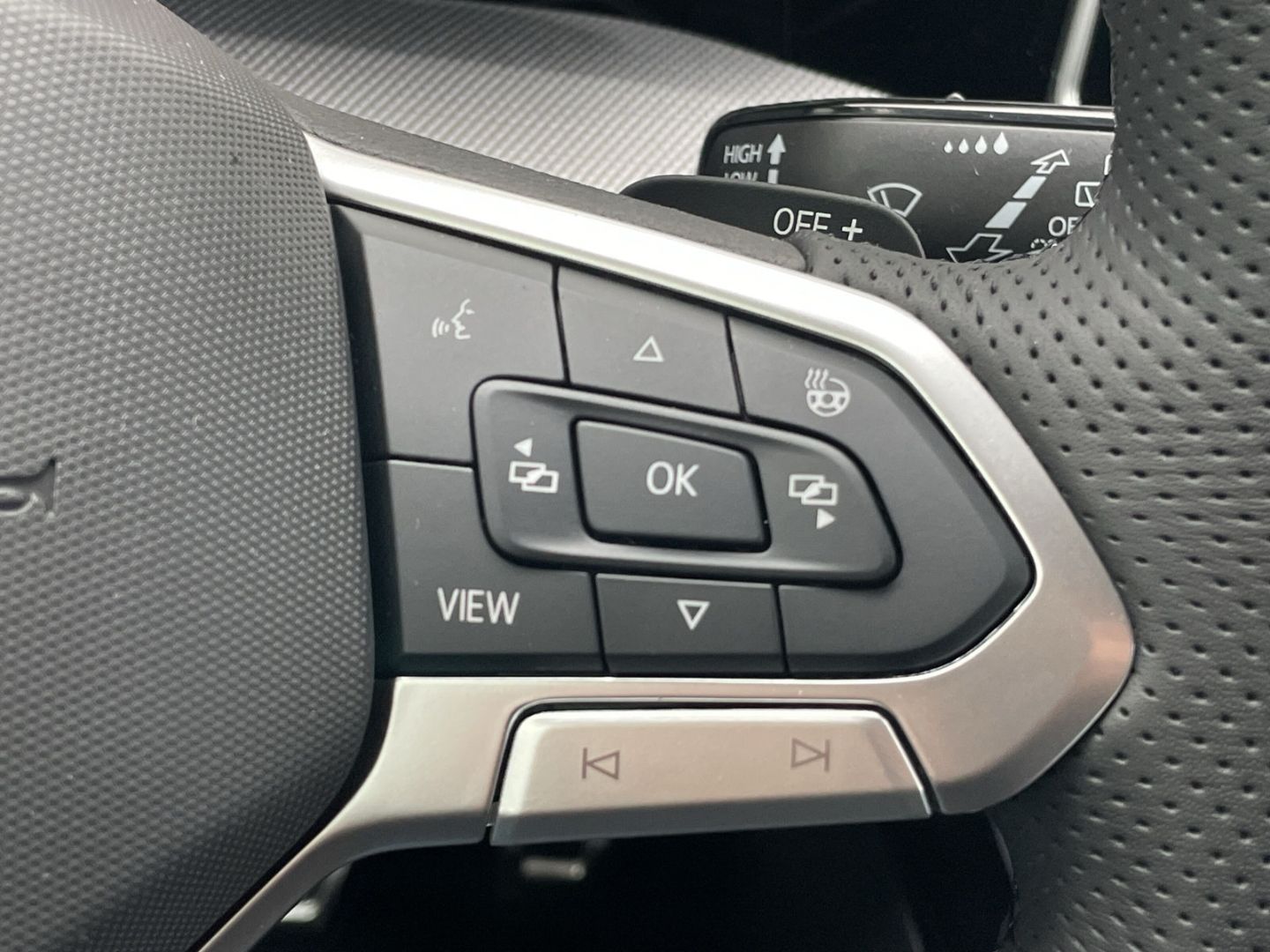 Golf VIII R-Line 1.5 eTSI DSG Black Style Kamera