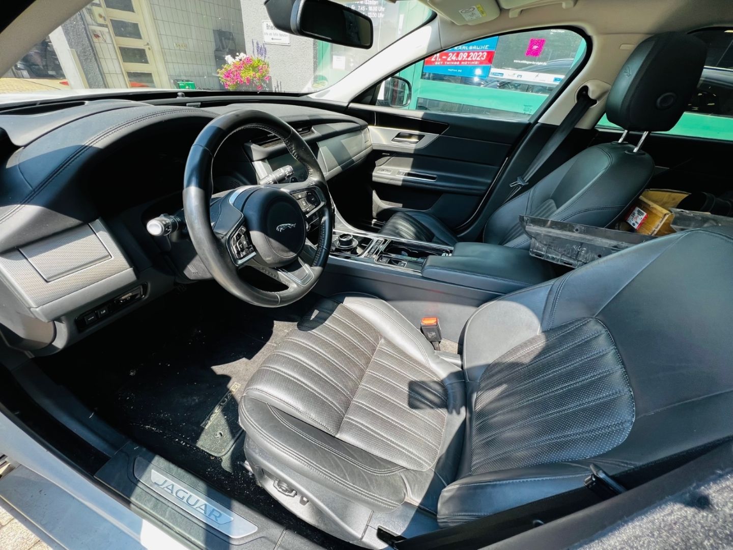 Fahrzeugabbildung Jaguar XF Sportbrake MOTORSCHADEN! Portfolio 30d