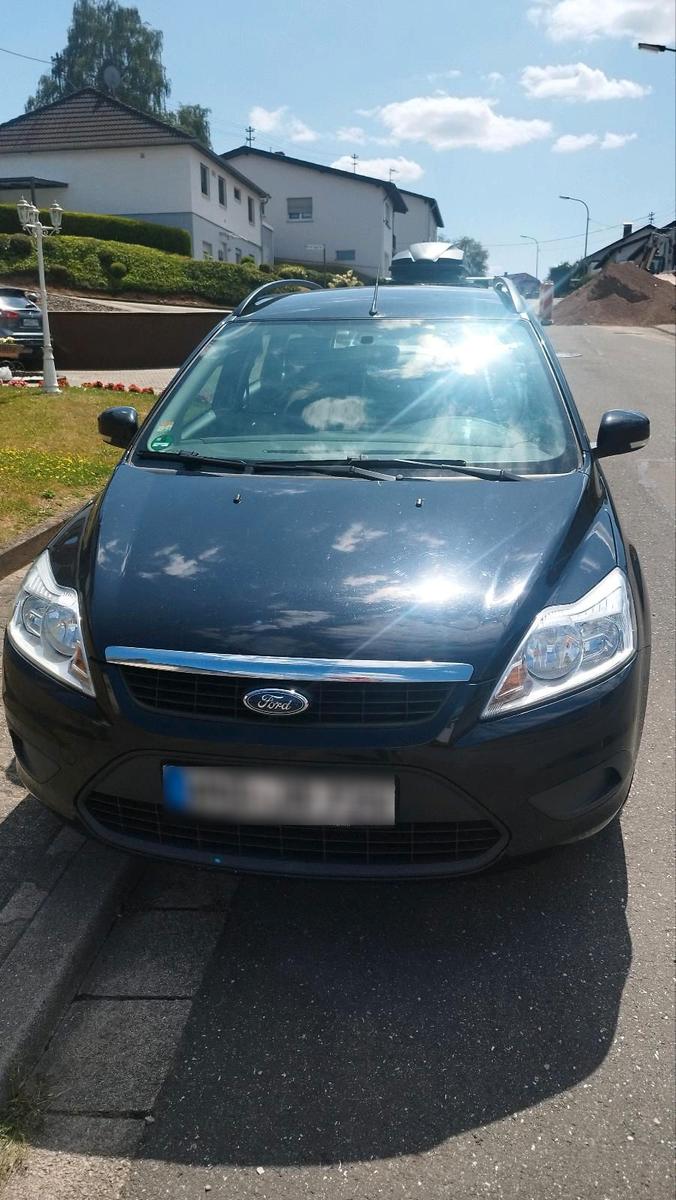 Ford Focus 2011 — rear view