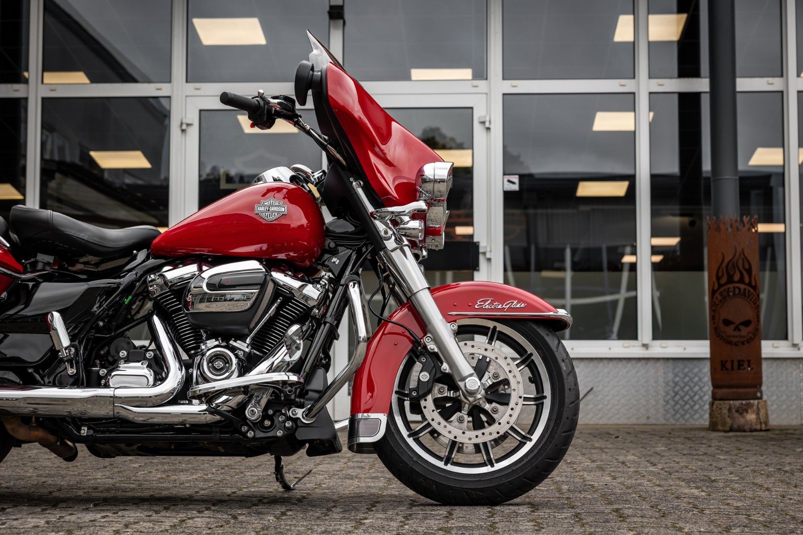 Fahrzeugabbildung Harley-Davidson FLHTP Electra Glide Standard - Firefighter