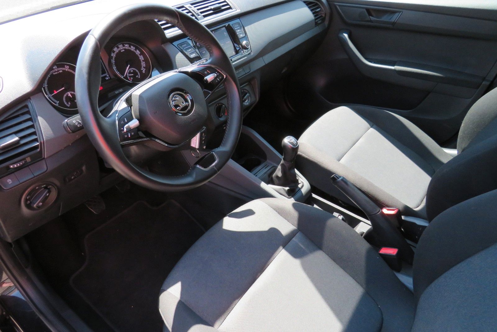 Fahrzeugabbildung SKODA Fabia Combi ALU16`PDC NEBEL APP-CONNECT 1.H