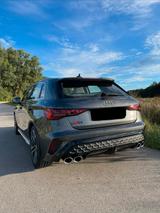 Audi S3 Sportback 333 PS Navi, Winterräder, Garantie - Audi S3 mit Benzin-Antrieb: Sportwagen