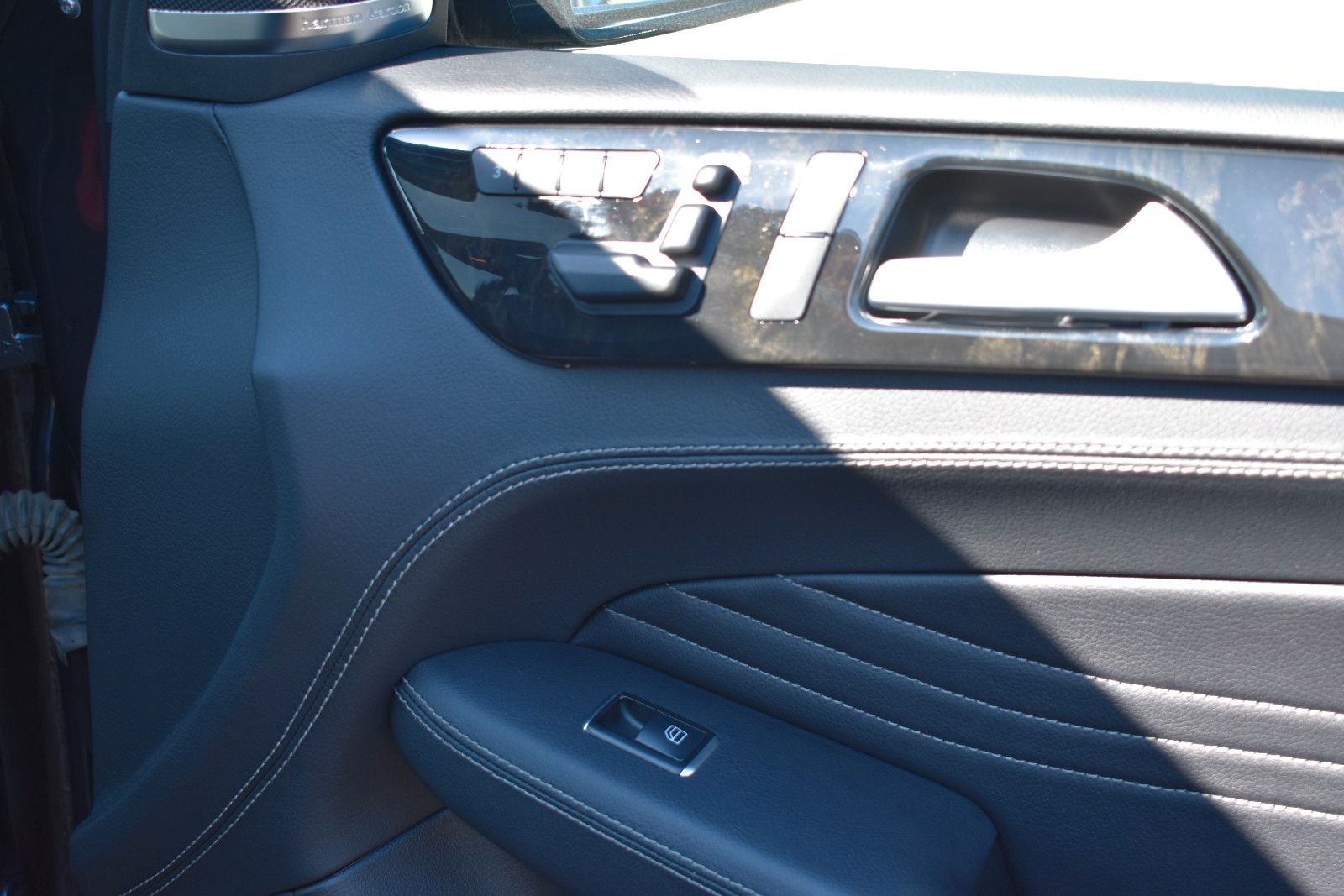 Fahrzeugabbildung Mercedes-Benz ML 350 CDI Display Fond H&K AHK Pano Softclose
