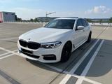 BMW 530i A - - weiße BMW 530