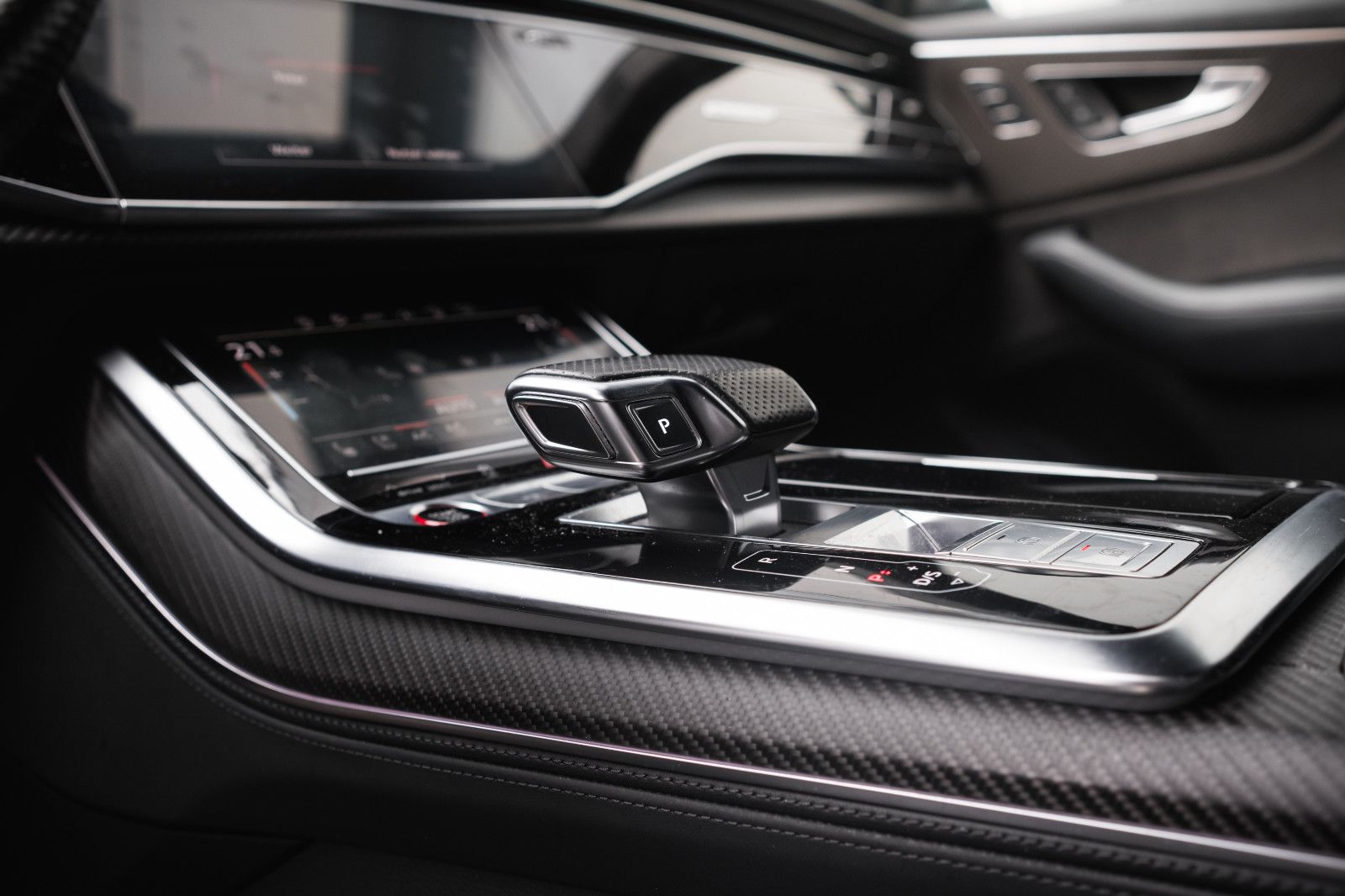Fahrzeugabbildung Audi RSQ8  4.0 TFSI quattro-Keramik-Matrix-LED-Sitzb.