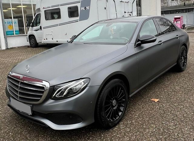 MERCEDES-BENZ E 200