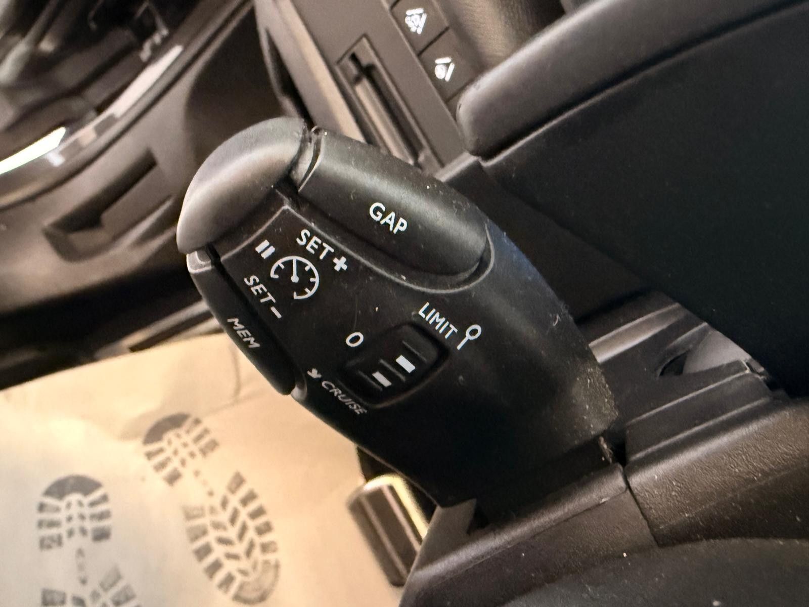 Fahrzeugabbildung Citroën C5 Aircross Hybrid/PANORAMA/LEDER/NAVI/KAMERA
