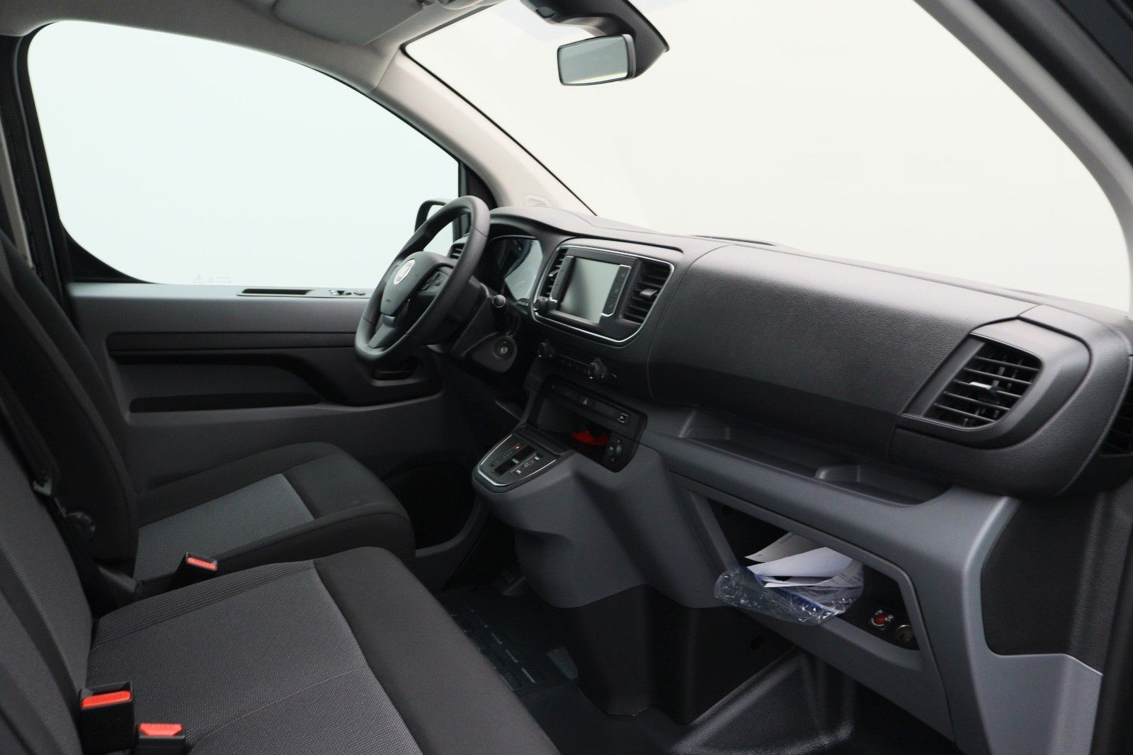 Fahrzeugabbildung Fiat E-Scudo Kastenwagen SX L2 75kWh sofort!