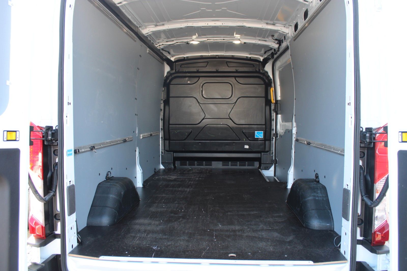 Fahrzeugabbildung Ford Transit L3 H2 TREND AHK NAVI 360° ACC WinterPak