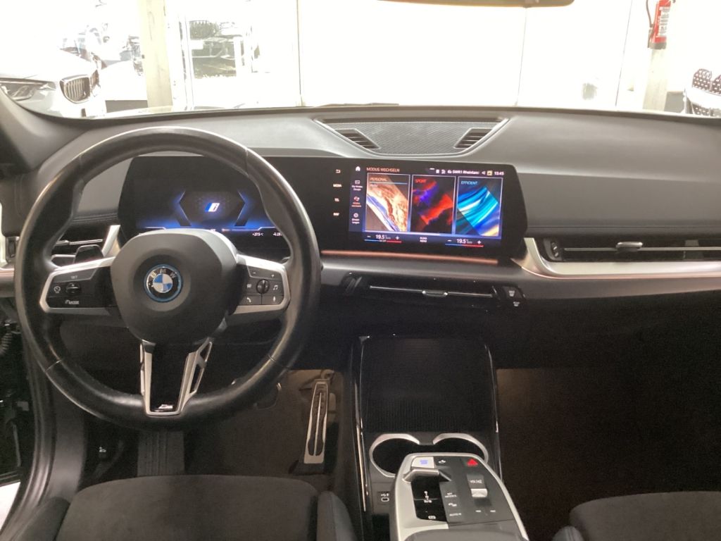BMW iX1 xDrive 30 Sportpaket AD Navi Digitales Cockp foto 13