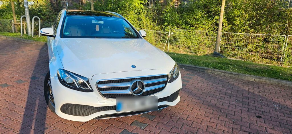Image of Mercedes-Benz E 220