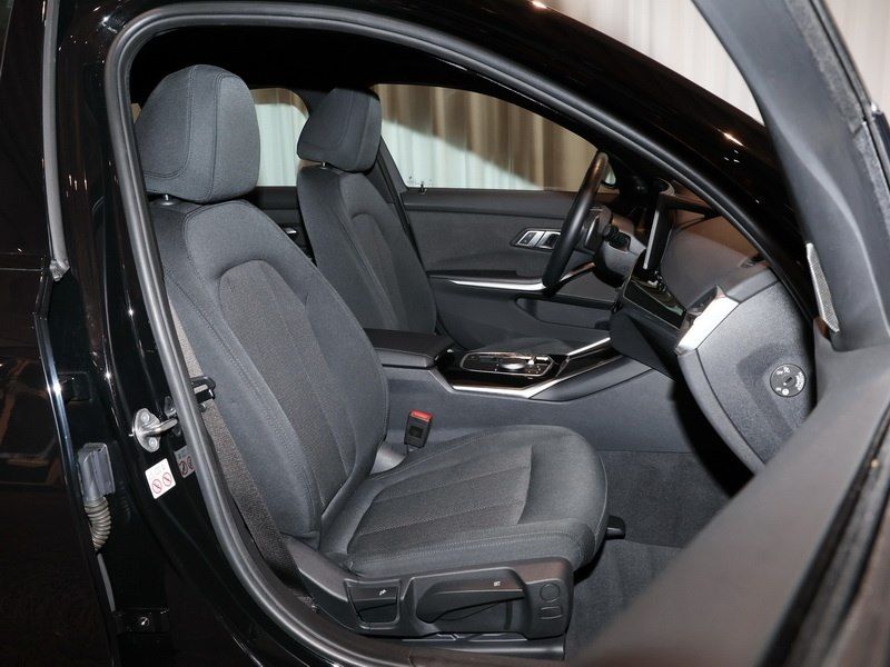 BMW 320i Touring HarmKar 19 RFK DrivAss LED foto 4