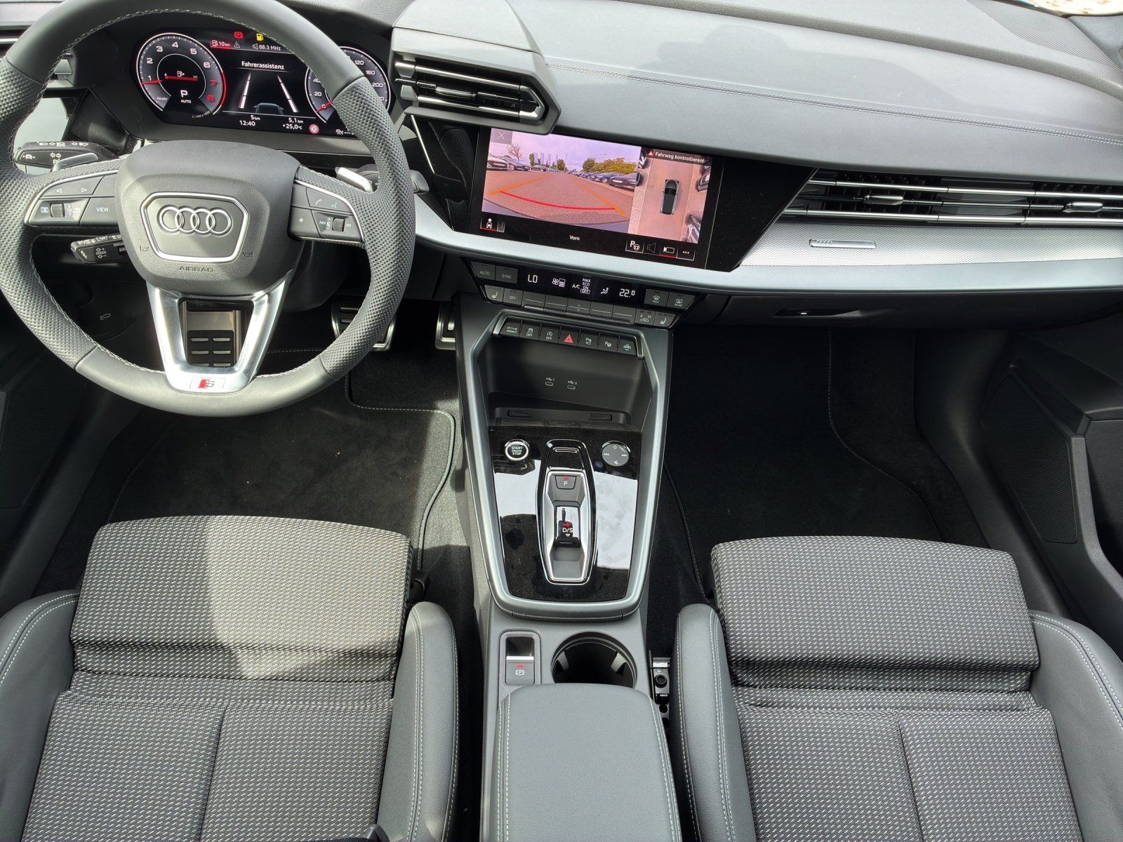 Fahrzeugabbildung Audi A3 Sportback 1.5 TFSI S-Line 360,Kamera,LED,SHZ
