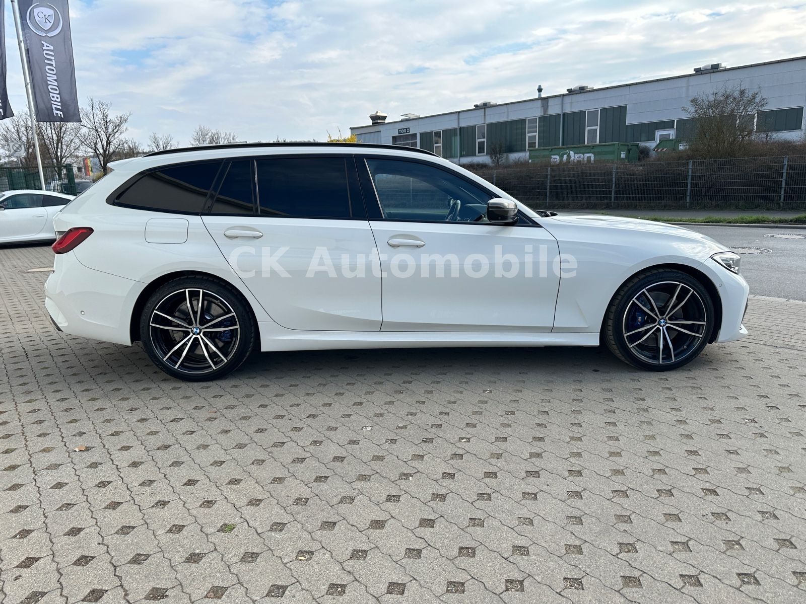 Fahrzeugabbildung BMW M340i Touring xDrive/Navi/HeadUP/Pano/360°