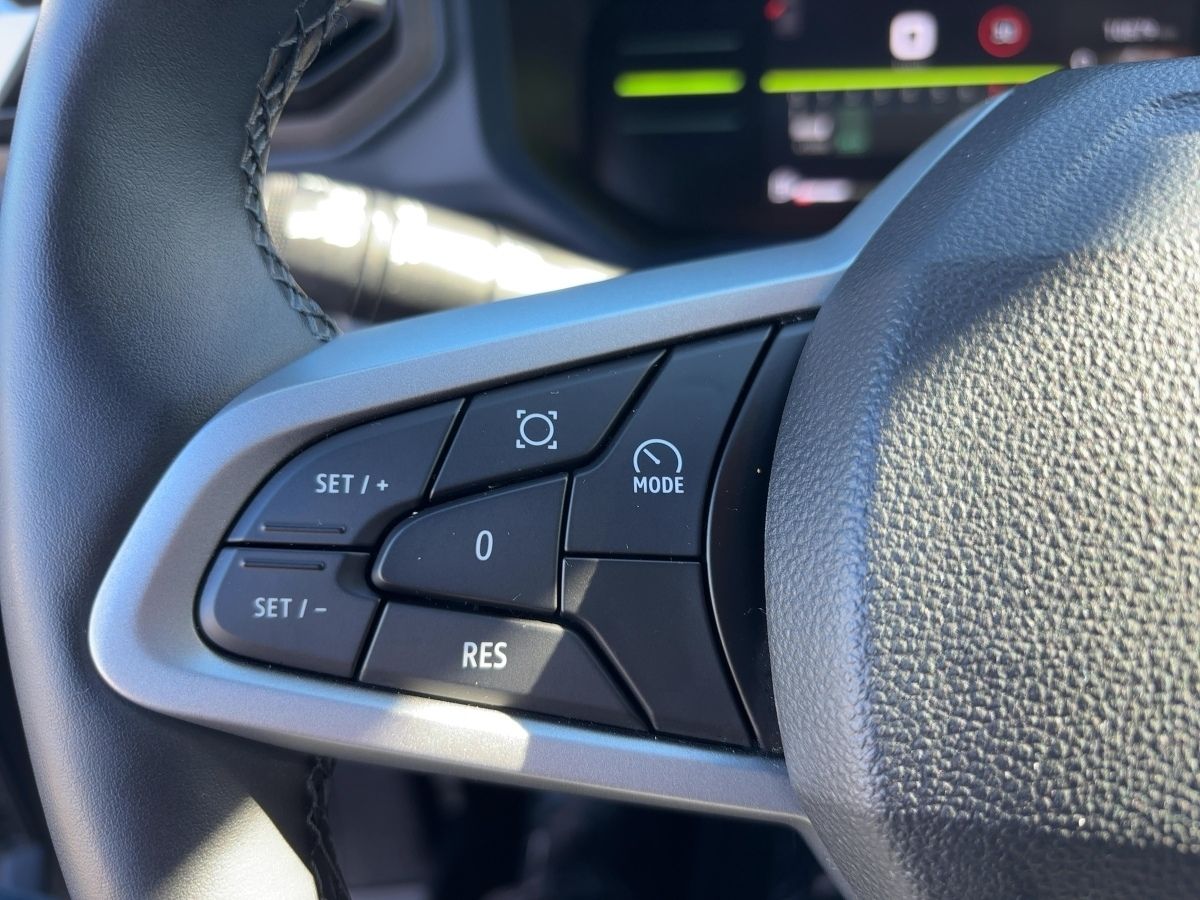 Fahrzeugabbildung Dacia Duster Journey TCe 130 4x4 AHK Kamera SHZ - mit KI generiert/bearbeitet