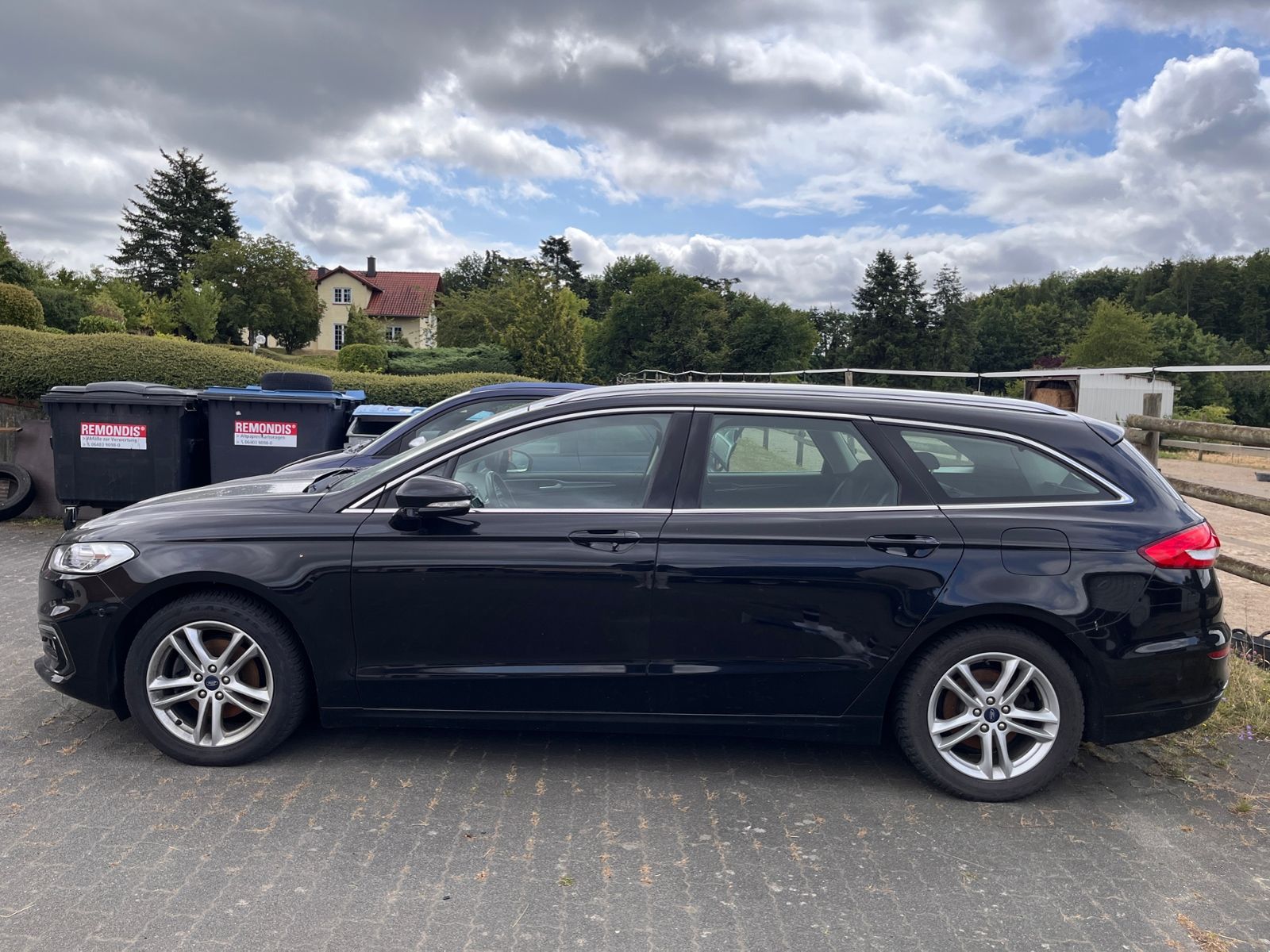 Fahrzeugabbildung Ford Mondeo Turnier Titanium NAV SHZ PDC 17"