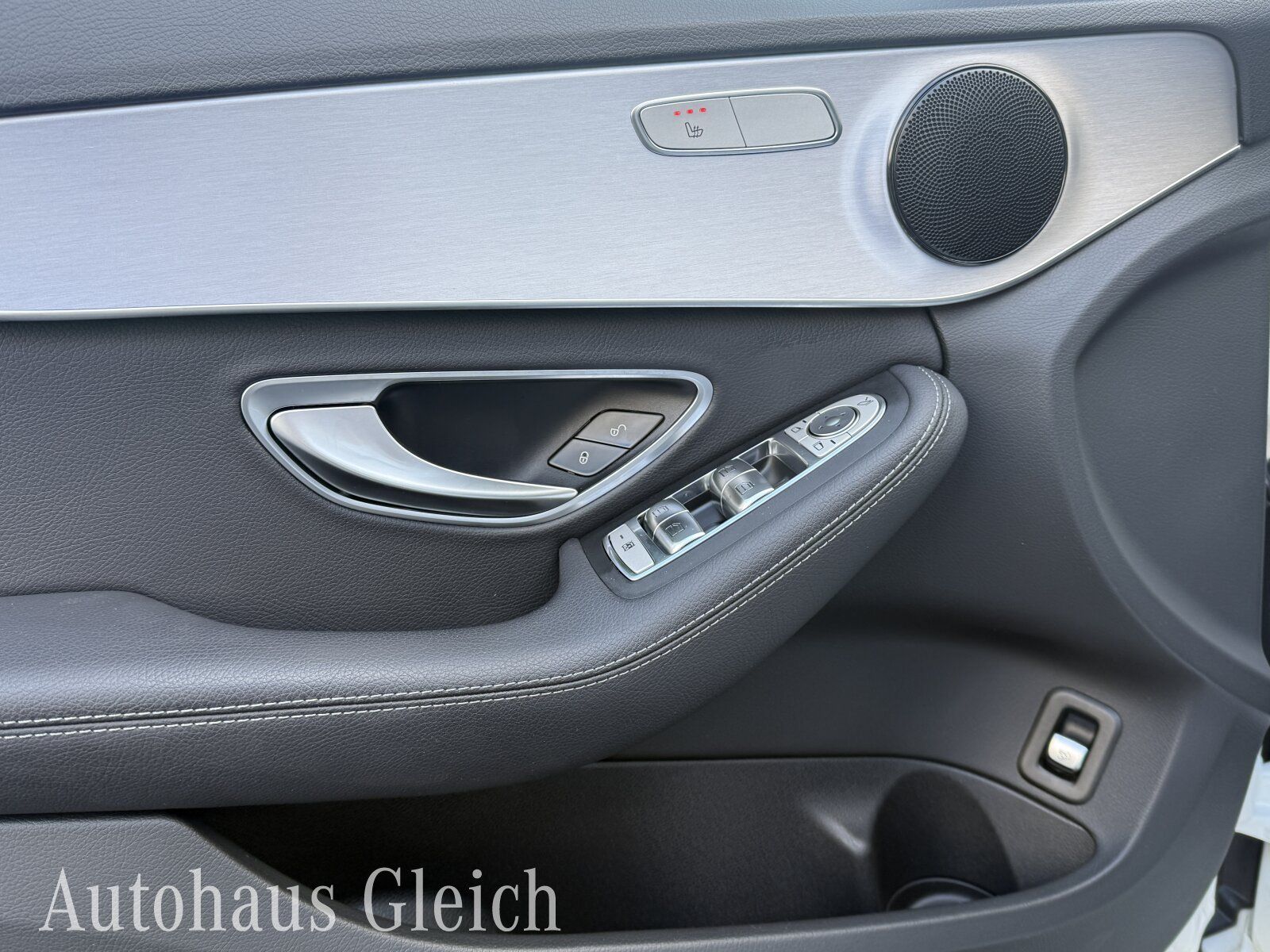 Fahrzeugabbildung Mercedes-Benz C 300 d 4MATIC T-Modell AVANTGARDE Exterieur/LED