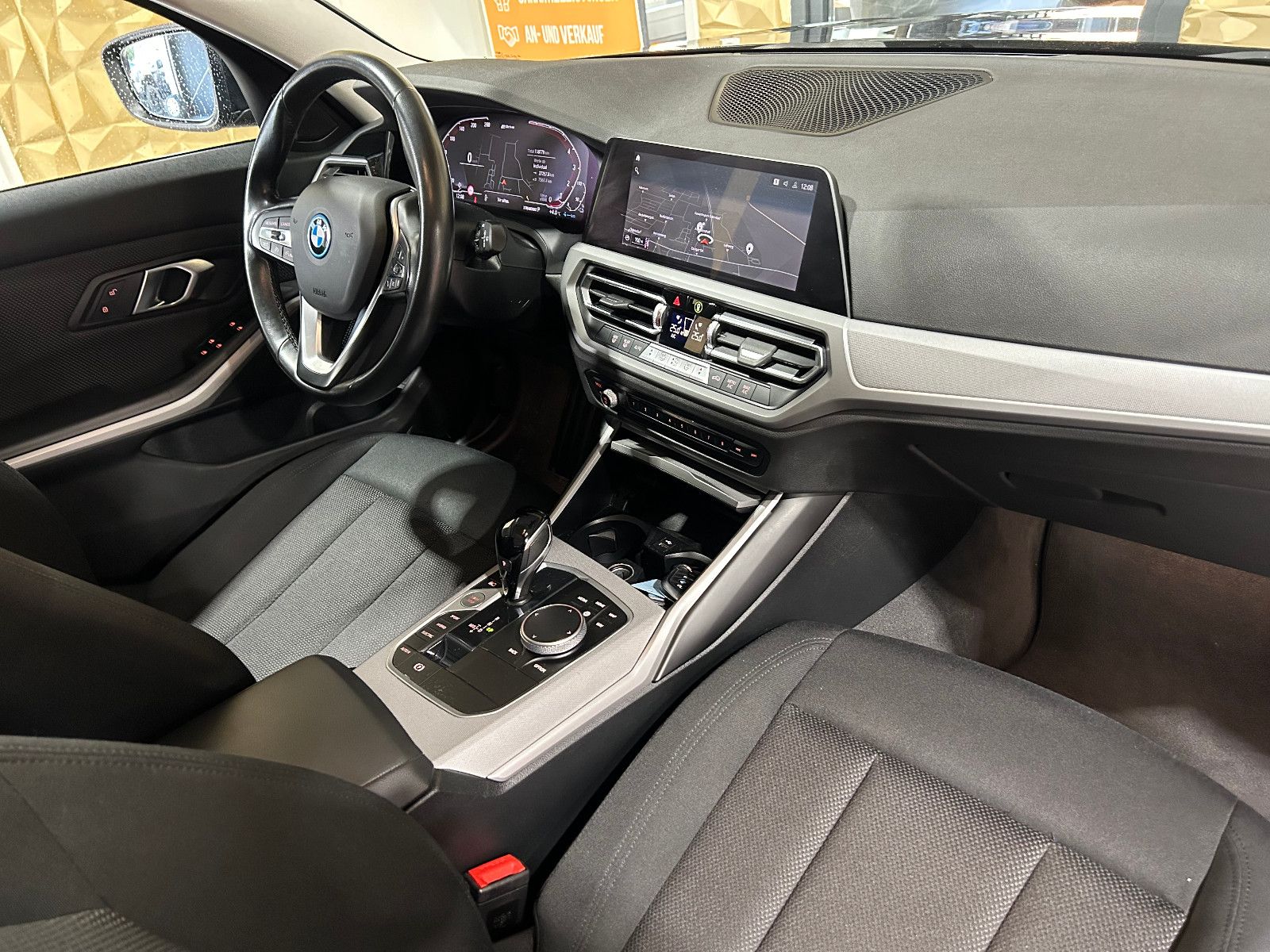 Fahrzeugabbildung BMW 3 Touring 330 e Advantage/8-FACH/APPLE/TEMPOMAT/