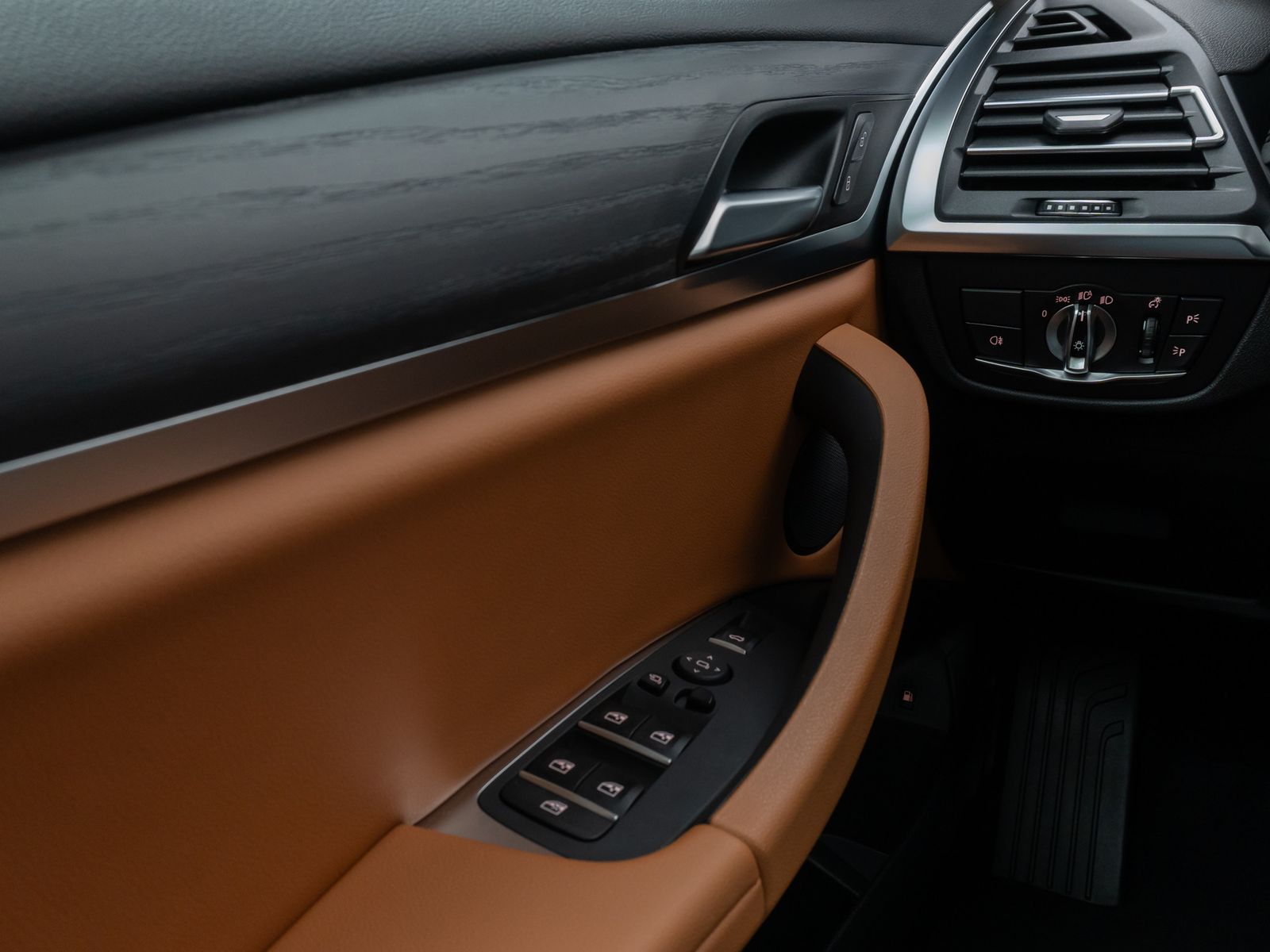 Fahrzeugabbildung BMW X3 xD30e Panorama Kamera DAB AHK DrivingAssist