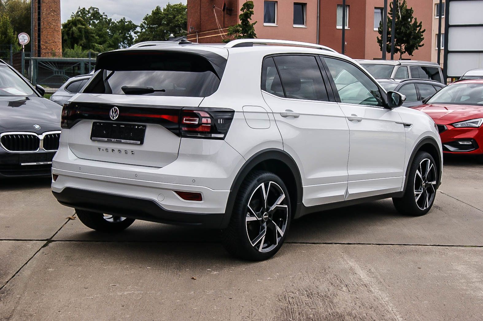 Fahrzeugabbildung Volkswagen T-Cross 10 Style DSG R-LINE VIRTUAL NAVI ACC 18'