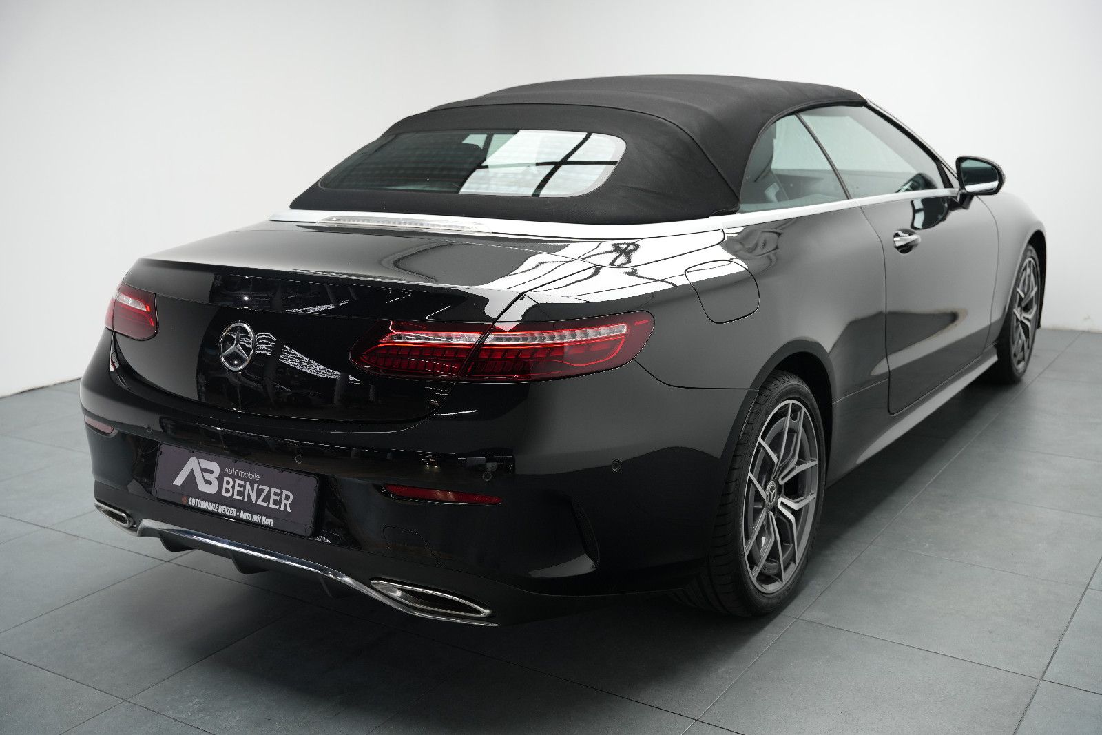 Fahrzeugabbildung Mercedes-Benz E 450 Cabrio AMG/BURMESTER/HUD/AMBIENTE/MASSAGE/