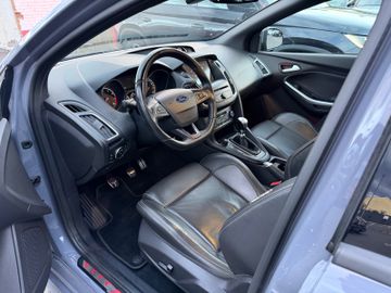Ford Focus - 12