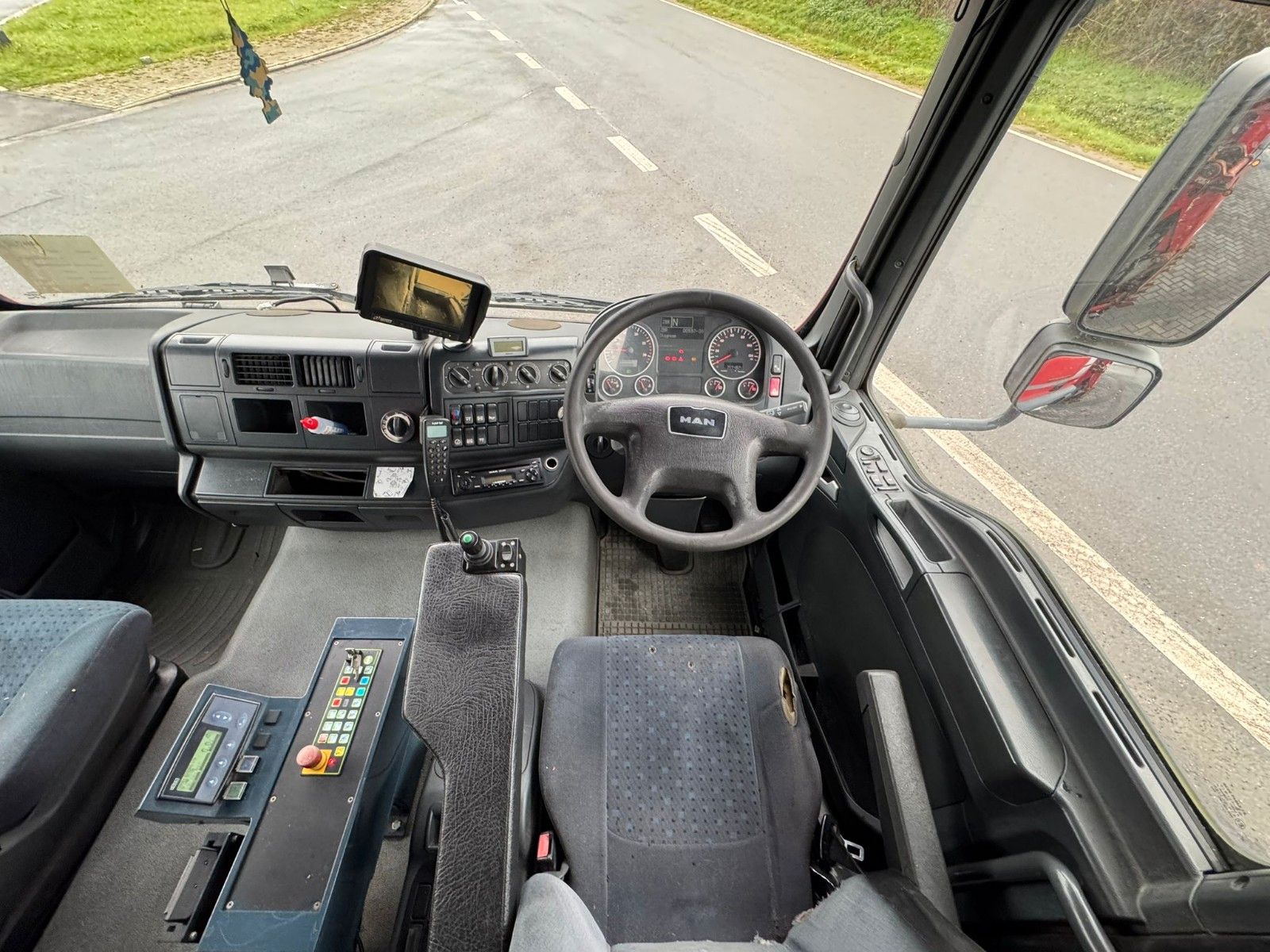Fahrzeugabbildung MAN TGA 26.320 B/L  6x2 Faun Seitenlader Müllwagen
