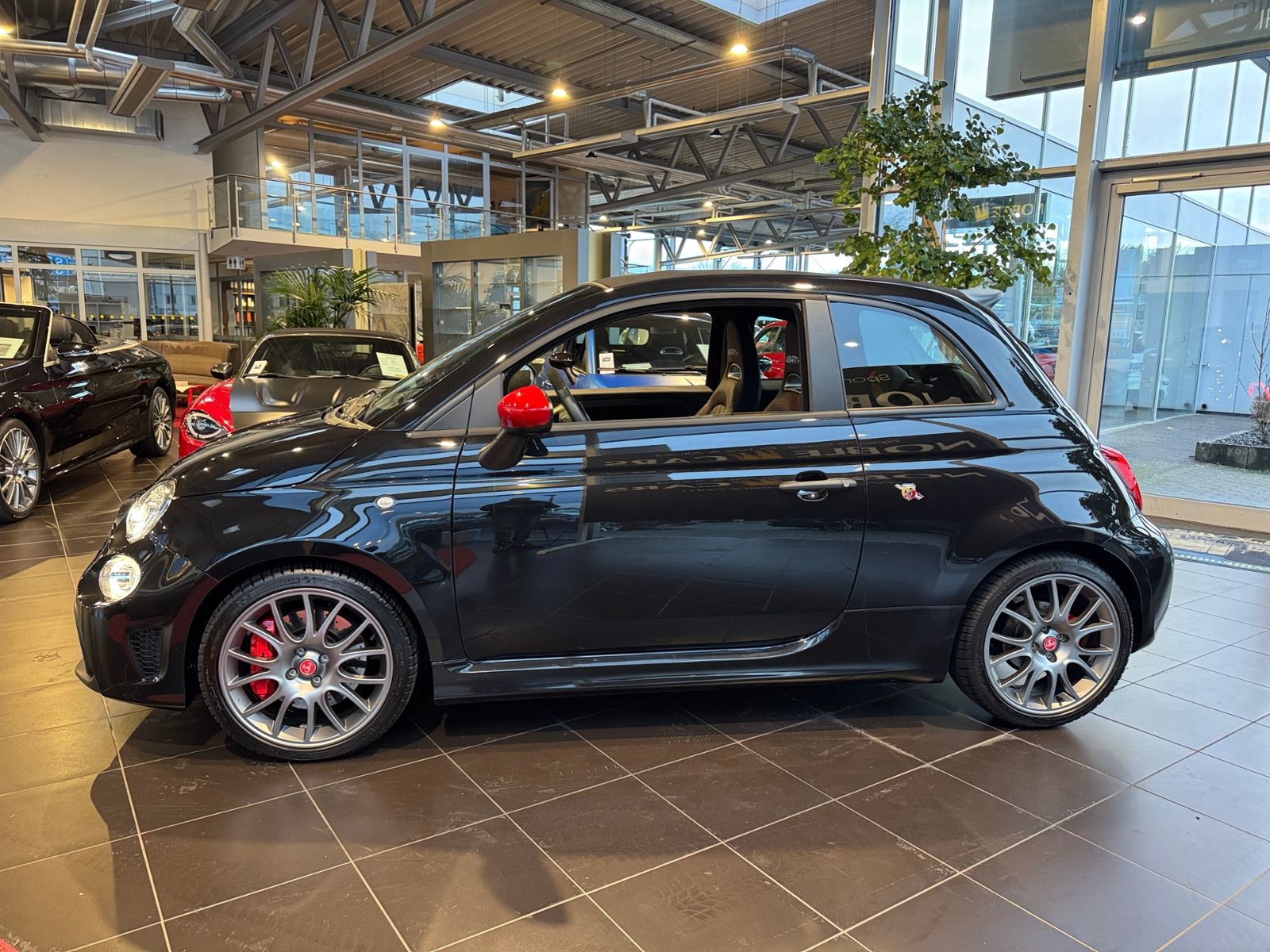 Fahrzeugabbildung Abarth 695C BEATS KLIMA XEN NAV PDC ALU