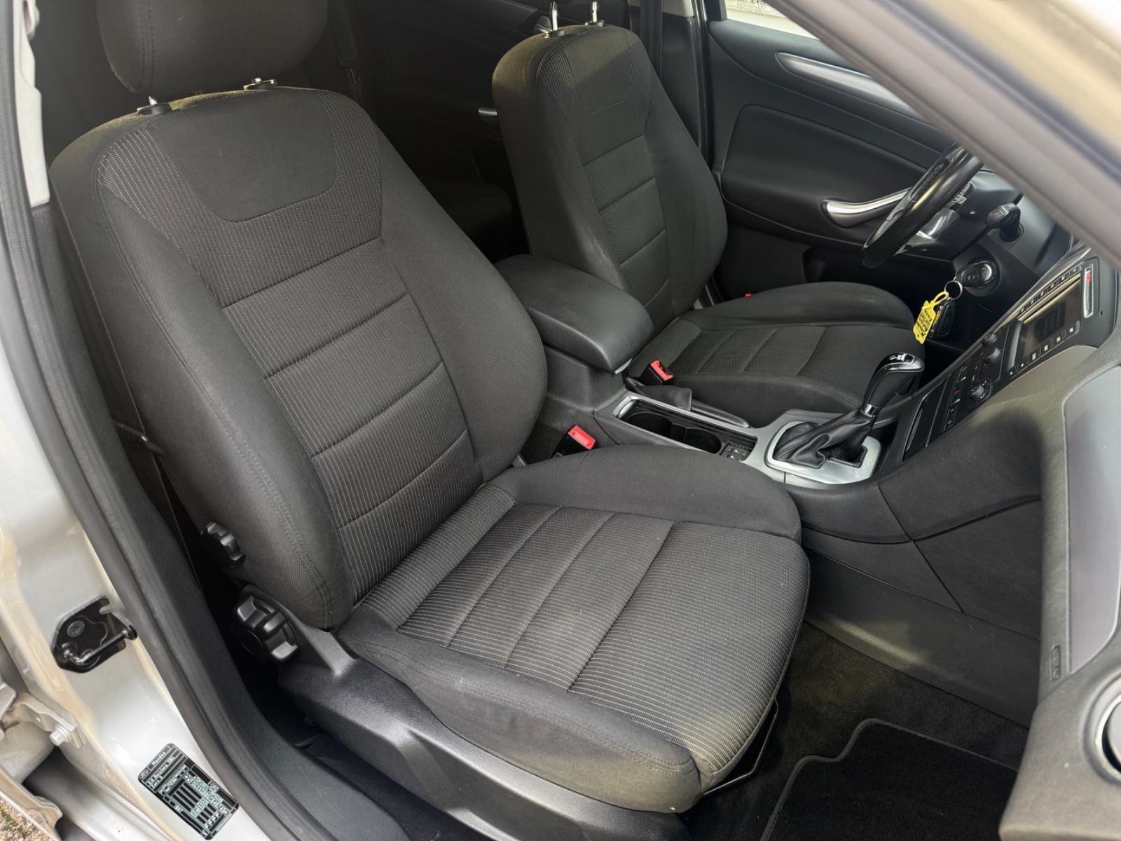 Ford Mondeo 2012 — photo 16