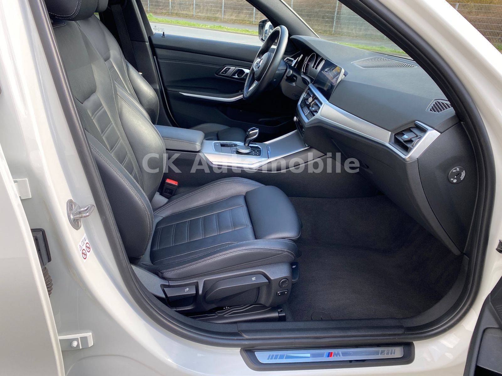 Fahrzeugabbildung BMW 320d Lim. M-Sport/Shadow-Line/Navi/Leder/LED/Kam