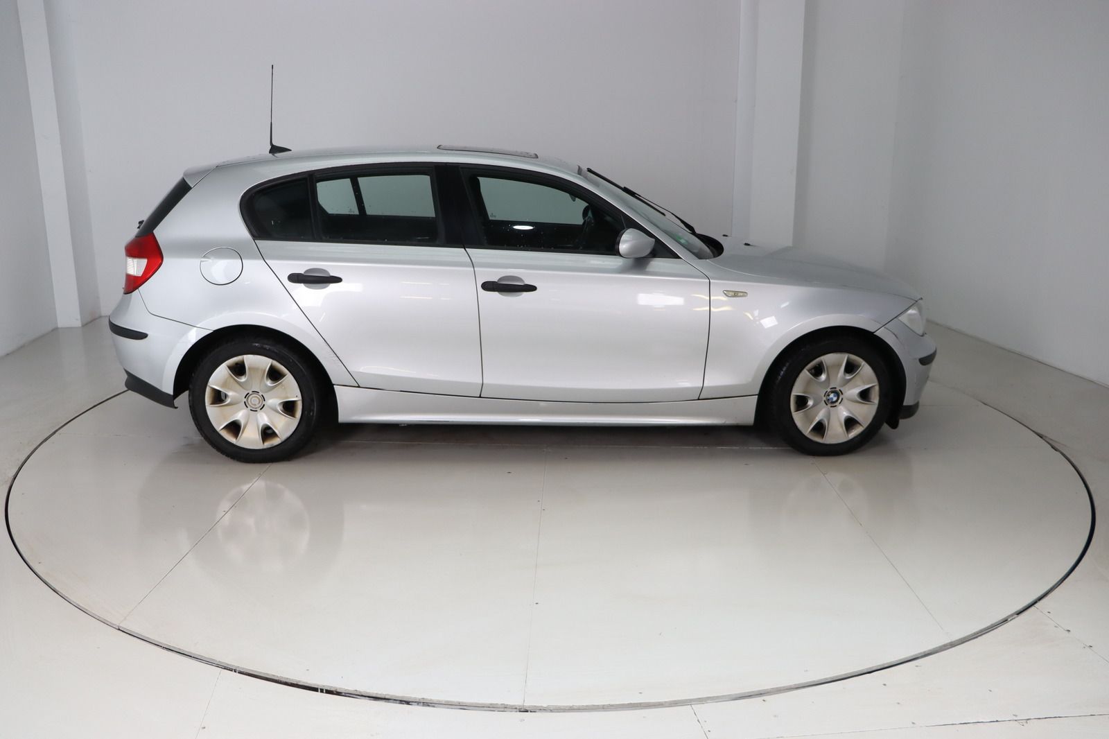 Fahrzeugabbildung BMW 118 d * Navi * Schiebedach