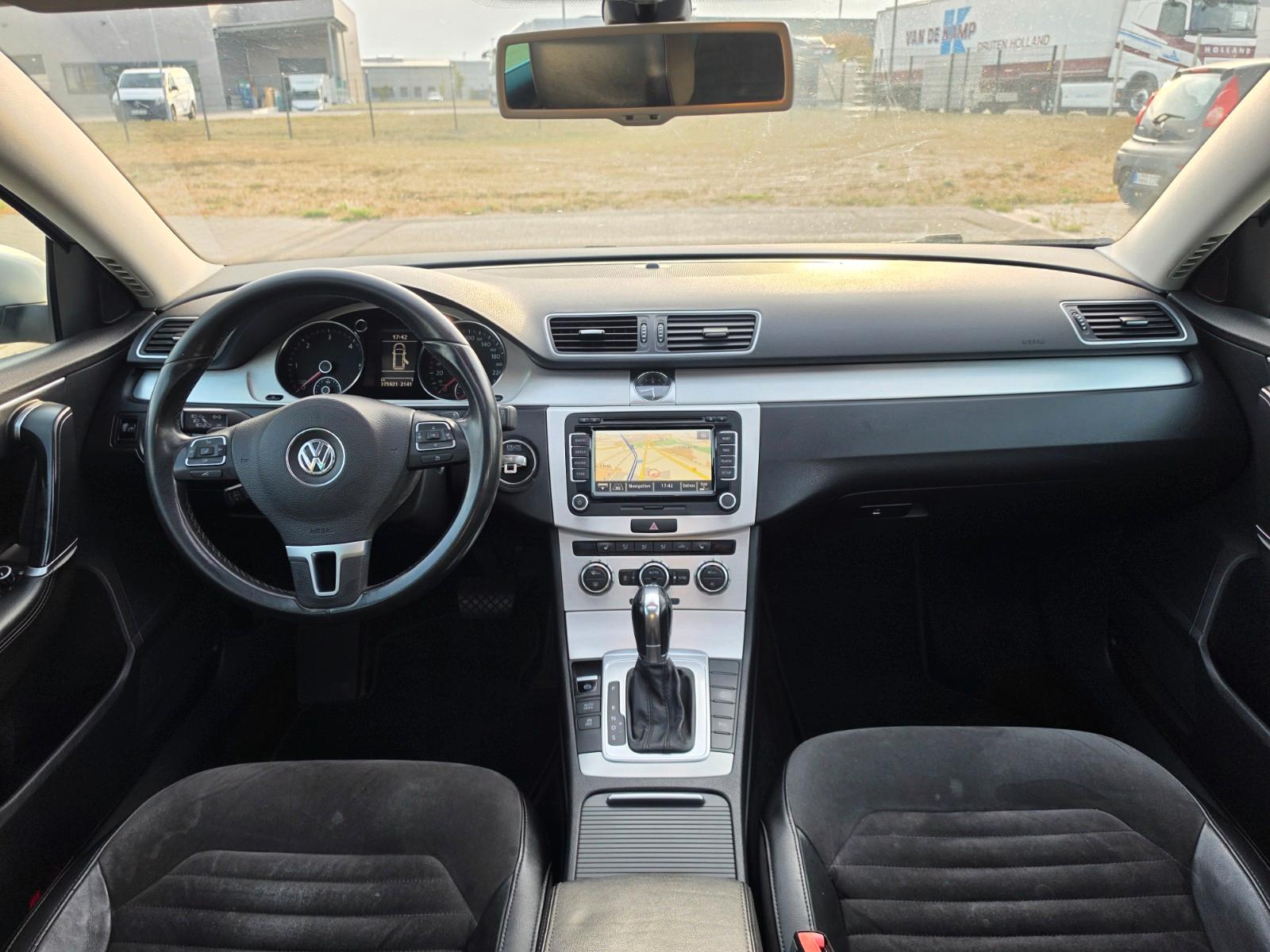 Volkswagen Passat 2012 — photo 13