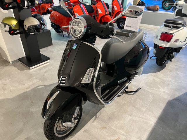 Vespa GTS 300 Classic Schwarz Gebraucht nur 500 km