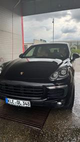 Porsche Cayenne - -