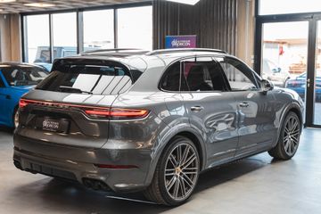 Porsche Cayenne - 6