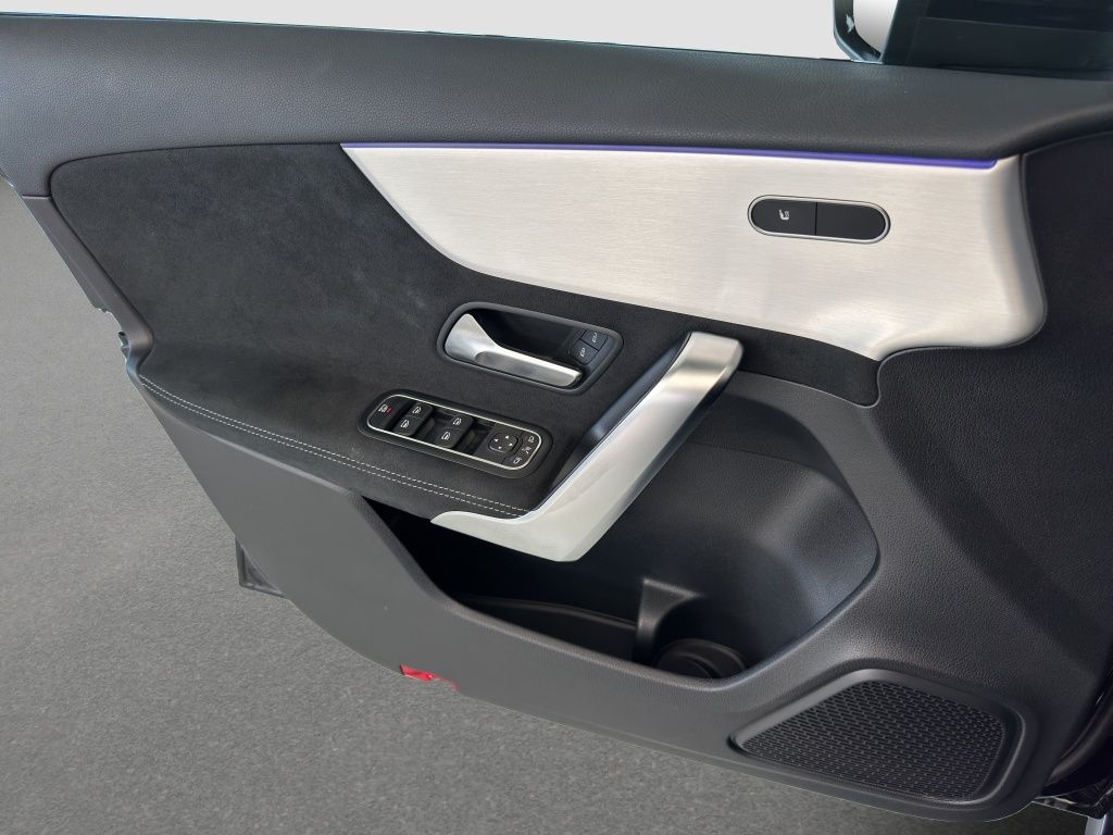 Fahrzeugabbildung Mercedes-Benz A 200 AMG Line AMG*Night*Navi*PDC*ParkAss*RFK