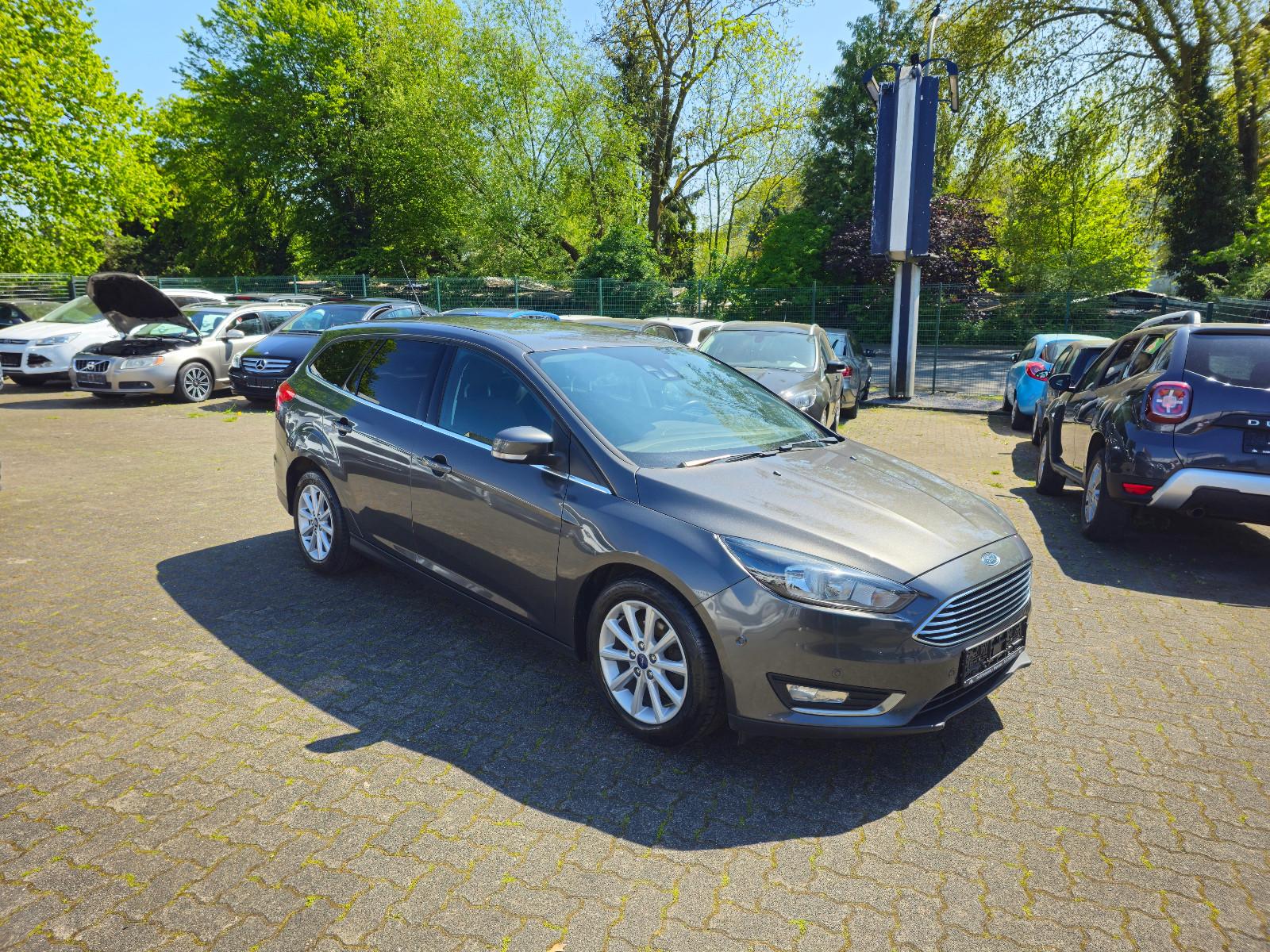 Ford Focus Turnier Titanium Navi* 16"Alu*AHK*Tempomat